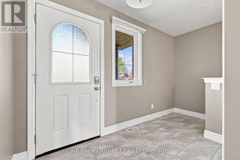 32 CORTLAND CRESCENT, Quinte West (Murray Ward), Ontario, K8V0E9