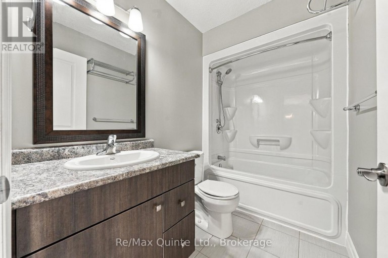 32 CORTLAND CRESCENT, Quinte West (Murray Ward), Ontario, K8V0E9