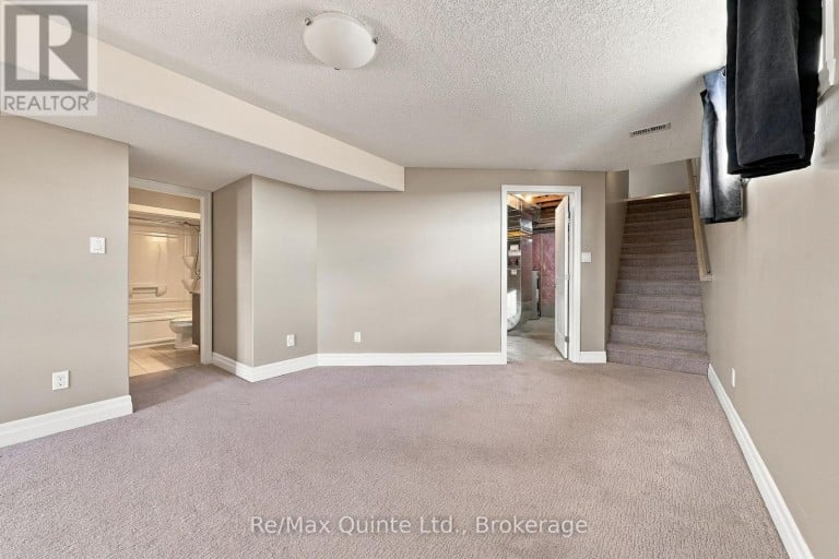32 CORTLAND CRESCENT, Quinte West (Murray Ward), Ontario, K8V0E9