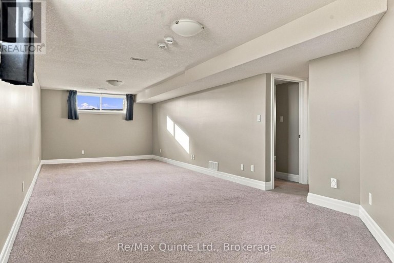 32 CORTLAND CRESCENT, Quinte West (Murray Ward), Ontario, K8V0E9