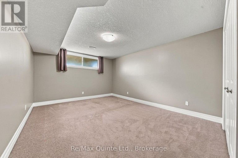 32 CORTLAND CRESCENT, Quinte West (Murray Ward), Ontario, K8V0E9