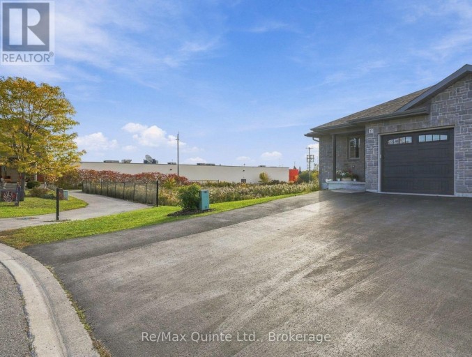 32 CORTLAND CRESCENT, Quinte West (Murray Ward), Ontario, K8V0E9