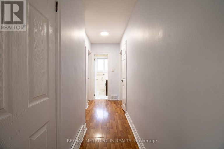 UPPER - 57 CHANCELLOR DRIVE, Toronto (Woburn), Ontario, M1G2W4