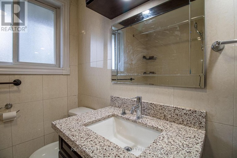 UPPER - 57 CHANCELLOR DRIVE, Toronto (Woburn), Ontario, M1G2W4