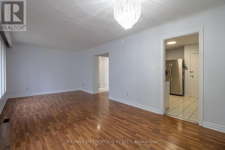 UPPER - 57 CHANCELLOR DRIVE, Toronto (Woburn), Ontario, M1G2W4