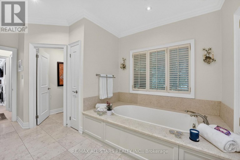 3 BRIDGEWATER DRIVE, Richmond Hill, Ontario, L4E3N4