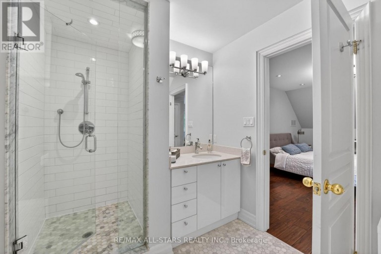3 BRIDGEWATER DRIVE, Richmond Hill, Ontario, L4E3N4