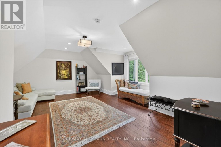 3 BRIDGEWATER DRIVE, Richmond Hill, Ontario, L4E3N4