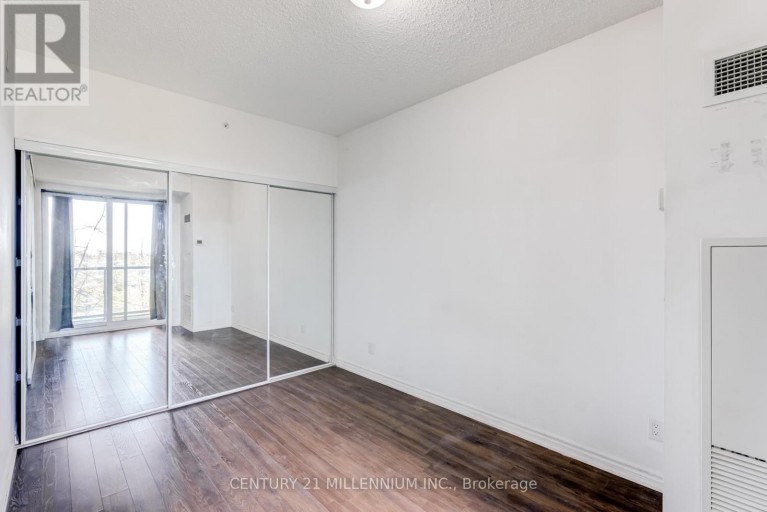 821 - 15 JAMES FINLAY WAY, Toronto (Downsview-Roding-CFB), Ontario, M3M0B3