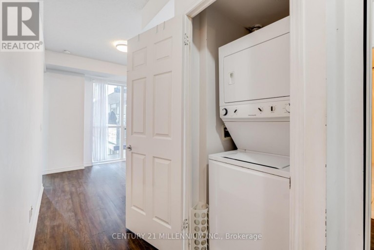 821 - 15 JAMES FINLAY WAY, Toronto (Downsview-Roding-CFB), Ontario, M3M0B3