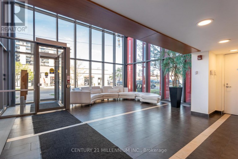 821 - 15 JAMES FINLAY WAY, Toronto (Downsview-Roding-CFB), Ontario, M3M0B3