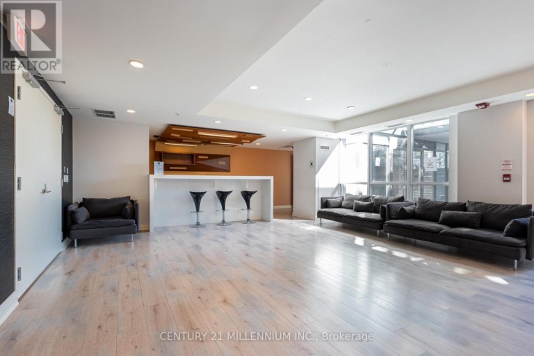 821 - 15 JAMES FINLAY WAY, Toronto (Downsview-Roding-CFB), Ontario, M3M0B3