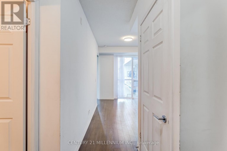 821 - 15 JAMES FINLAY WAY, Toronto (Downsview-Roding-CFB), Ontario, M3M0B3