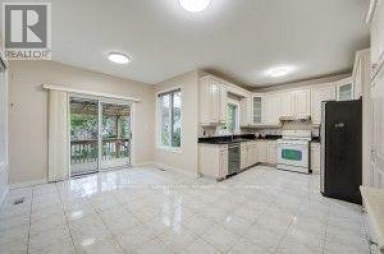 182 FINCH AVENUE E Toronto (Newtonbrook East) Ontario photo 10