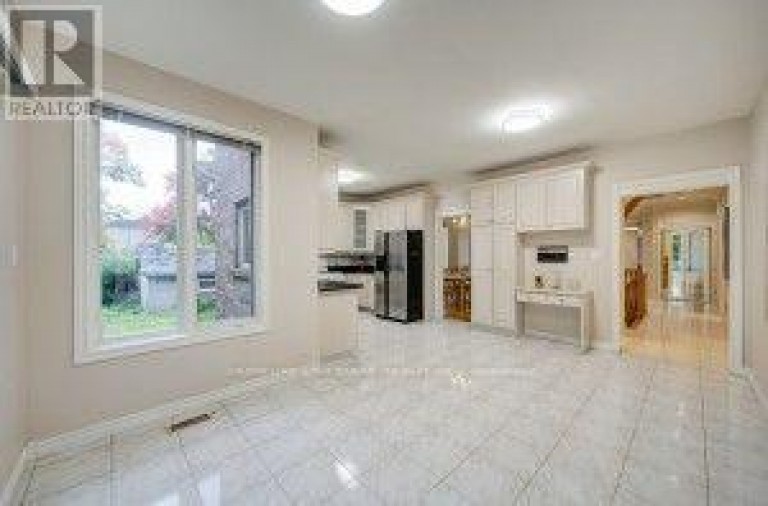 182 FINCH AVENUE E, Toronto (Newtonbrook East), Ontario, M2N4R9
