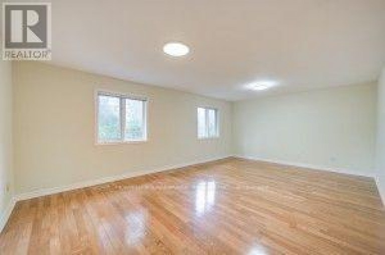 182 FINCH AVENUE E, Toronto (Newtonbrook East), Ontario, M2N4R9