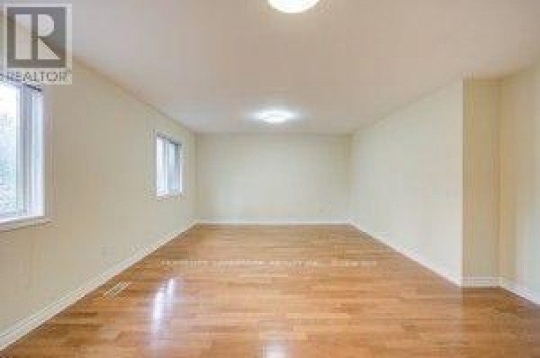 182 FINCH AVENUE E, Toronto (Newtonbrook East), Ontario, M2N4R9