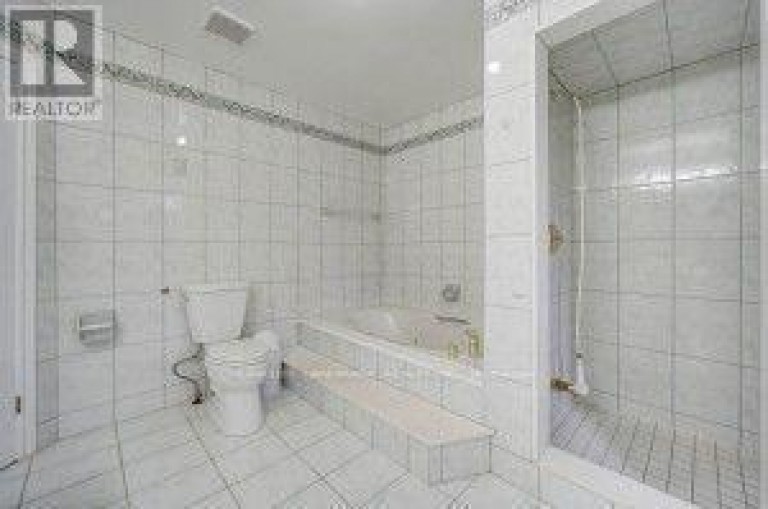 182 FINCH AVENUE E, Toronto (Newtonbrook East), Ontario, M2N4R9