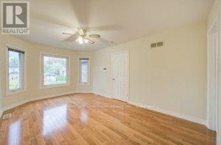 182 FINCH AVENUE E, Toronto (Newtonbrook East), Ontario, M2N4R9