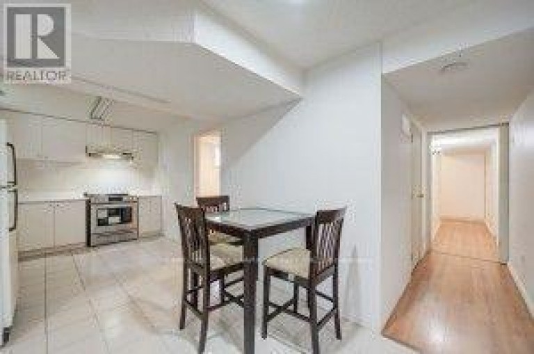 182 FINCH AVENUE E, Toronto (Newtonbrook East), Ontario, M2N4R9