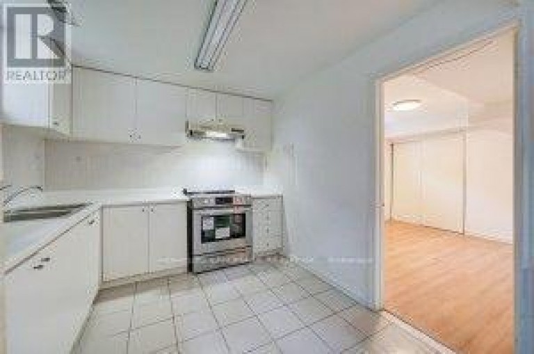 182 FINCH AVENUE E, Toronto (Newtonbrook East), Ontario, M2N4R9