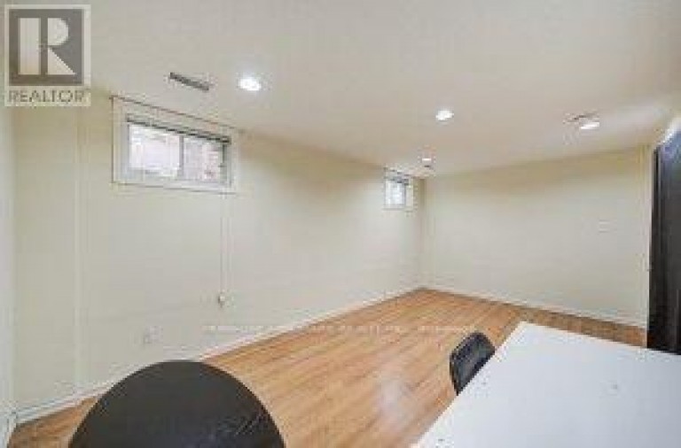 182 FINCH AVENUE E, Toronto (Newtonbrook East), Ontario, M2N4R9