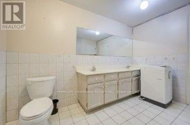 182 FINCH AVENUE E, Toronto (Newtonbrook East), Ontario, M2N4R9