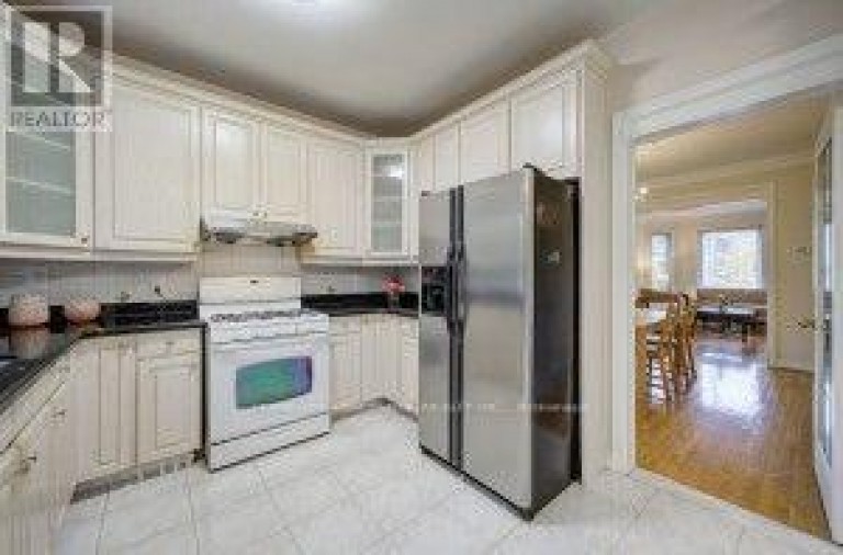 182 FINCH AVENUE E, Toronto (Newtonbrook East), Ontario, M2N4R9