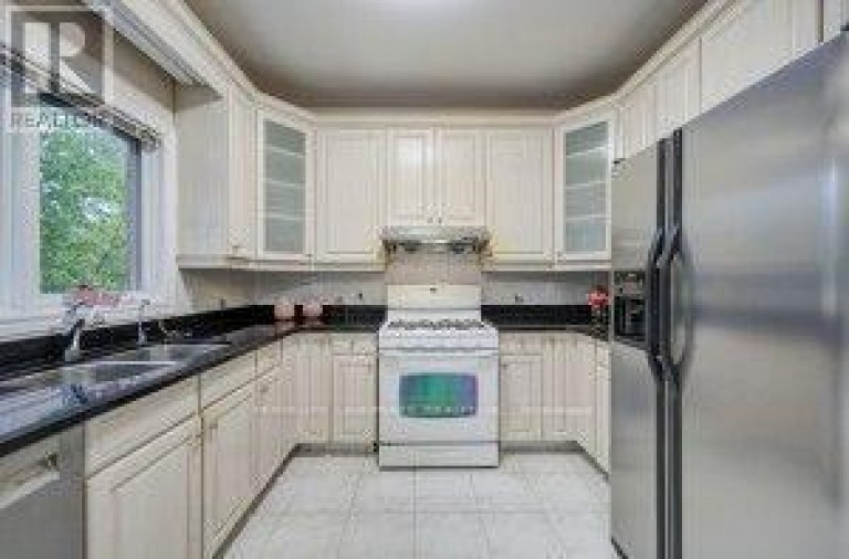 182 FINCH AVENUE E, Toronto (Newtonbrook East), Ontario, M2N4R9