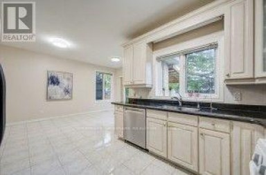 182 FINCH AVENUE E Toronto (Newtonbrook East) Ontario photo 9