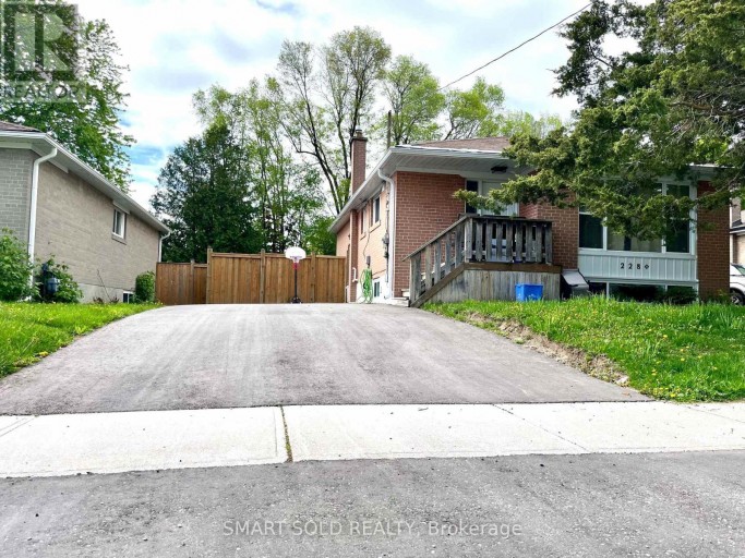 LOWER - 228 SILVERBIRCH DRIVE, Newmarket (Bristol-London), Ontario, L3Y2Z5
