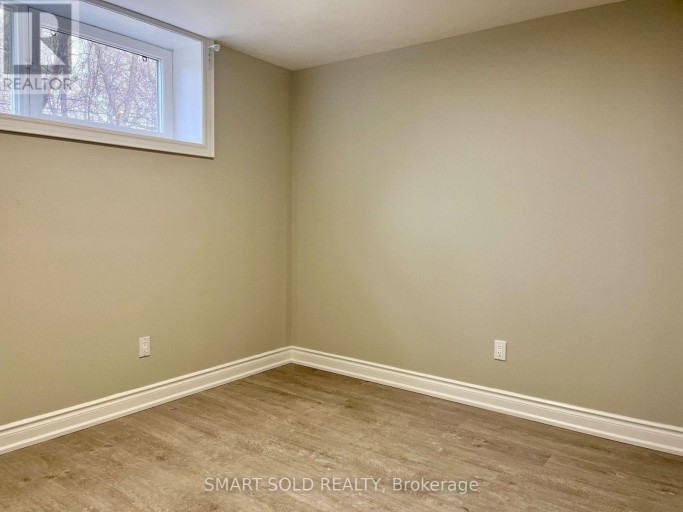 LOWER - 228 SILVERBIRCH DRIVE, Newmarket (Bristol-London), Ontario, L3Y2Z5