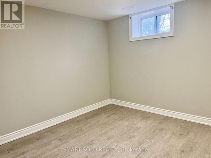 LOWER - 228 SILVERBIRCH DRIVE, Newmarket (Bristol-London), Ontario, L3Y2Z5
