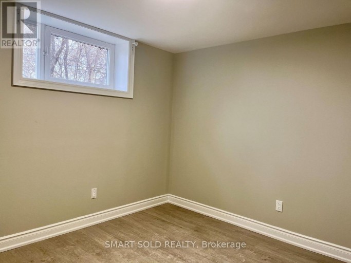 LOWER - 228 SILVERBIRCH DRIVE, Newmarket (Bristol-London), Ontario, L3Y2Z5