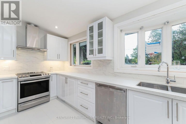 8 WATERFIELD DRIVE, Toronto (Bendale), Ontario, M1P3W5