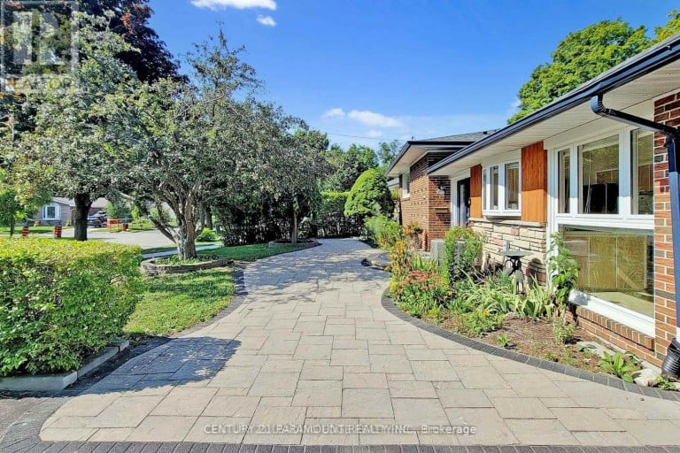 8 WATERFIELD DRIVE, Toronto (Bendale), Ontario, M1P3W5