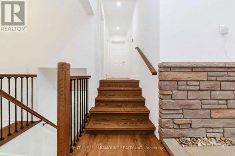 8 WATERFIELD DRIVE, Toronto (Bendale), Ontario, M1P3W5