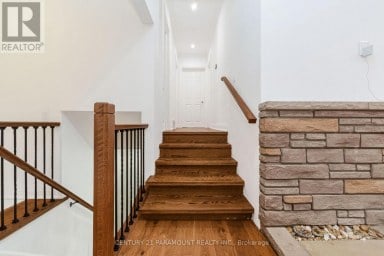 8 WATERFIELD DRIVE Toronto (Bendale) Ontario photo 20
