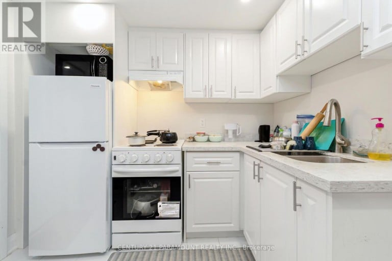 8 WATERFIELD DRIVE, Toronto (Bendale), Ontario, M1P3W5