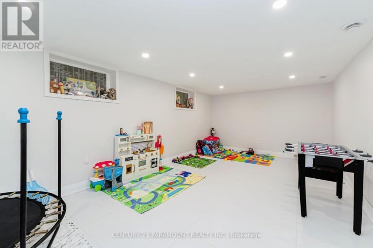 8 WATERFIELD DRIVE, Toronto (Bendale), Ontario, M1P3W5