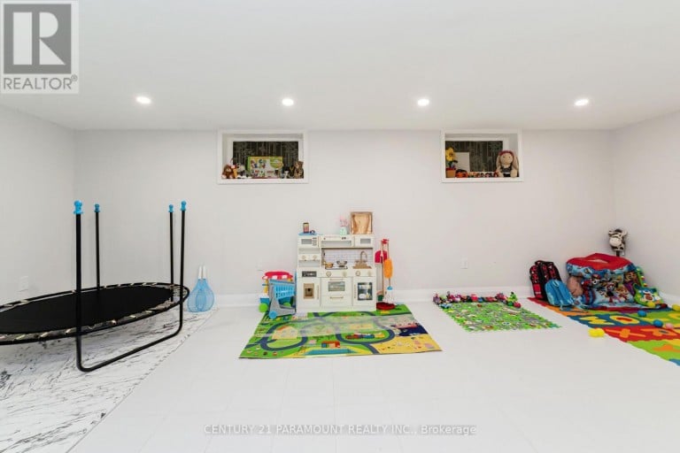 8 WATERFIELD DRIVE, Toronto (Bendale), Ontario, M1P3W5