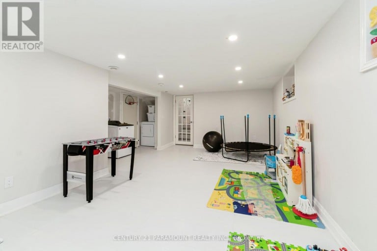 8 WATERFIELD DRIVE, Toronto (Bendale), Ontario, M1P3W5