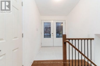 8 WATERFIELD DRIVE Toronto (Bendale) Ontario photo 7