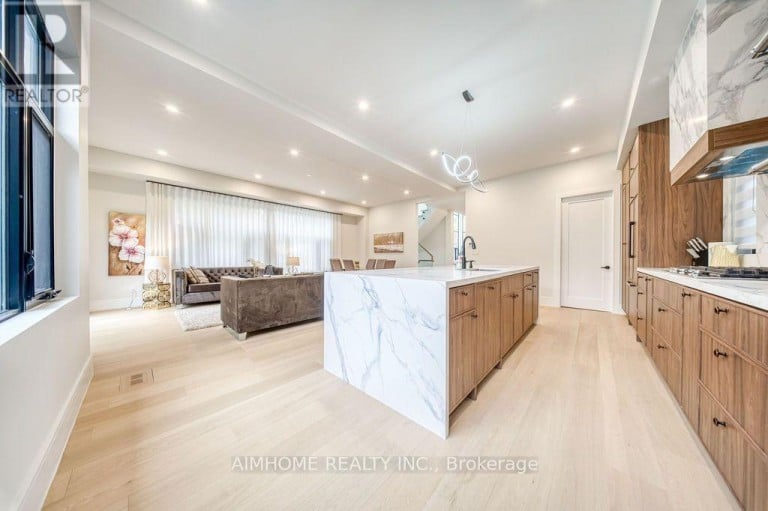 21 SHADBOLT COURT, Markham (Unionville), Ontario, L3R1X3