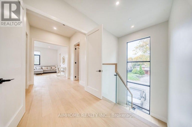 21 SHADBOLT COURT, Markham (Unionville), Ontario, L3R1X3