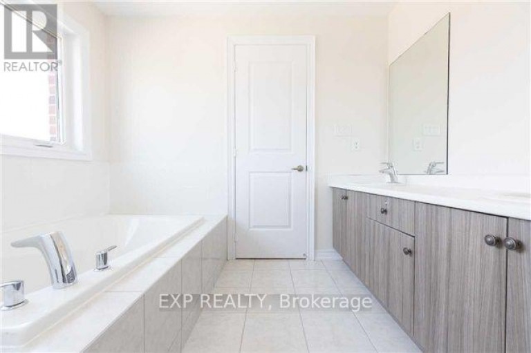 60 STARKWEATHER STREET, Aurora, Ontario, L4G0Z2