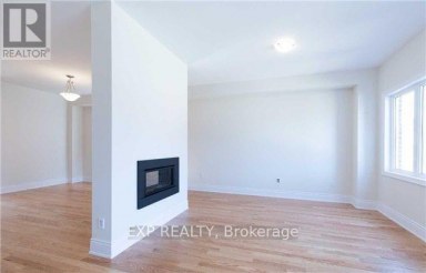 60 STARKWEATHER STREET Aurora Ontario photo 4