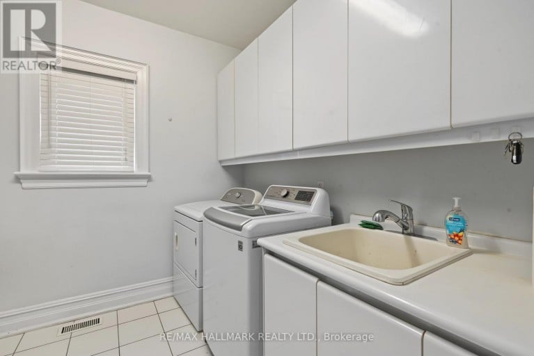 28 RENAISSANCE COURT W, Vaughan (Beverley Glen), Ontario, L4J7W4
