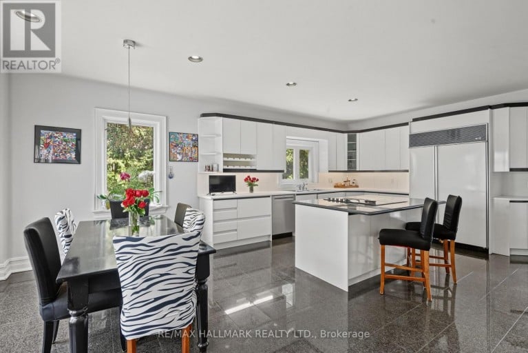 28 RENAISSANCE COURT W, Vaughan (Beverley Glen), Ontario, L4J7W4