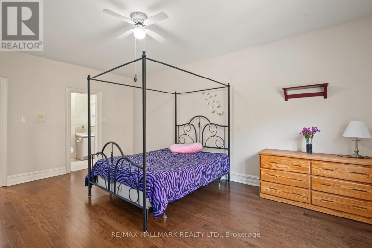 28 RENAISSANCE COURT W, Vaughan (Beverley Glen), Ontario, L4J7W4